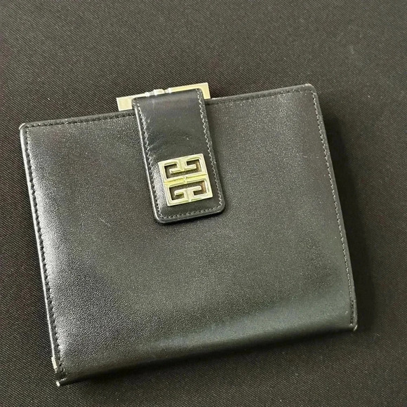 Givenchy Wallet Bundle - Picture 2 of 16